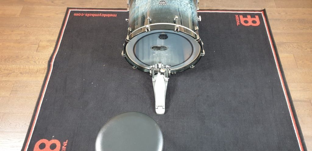 kick pedal and drum throne