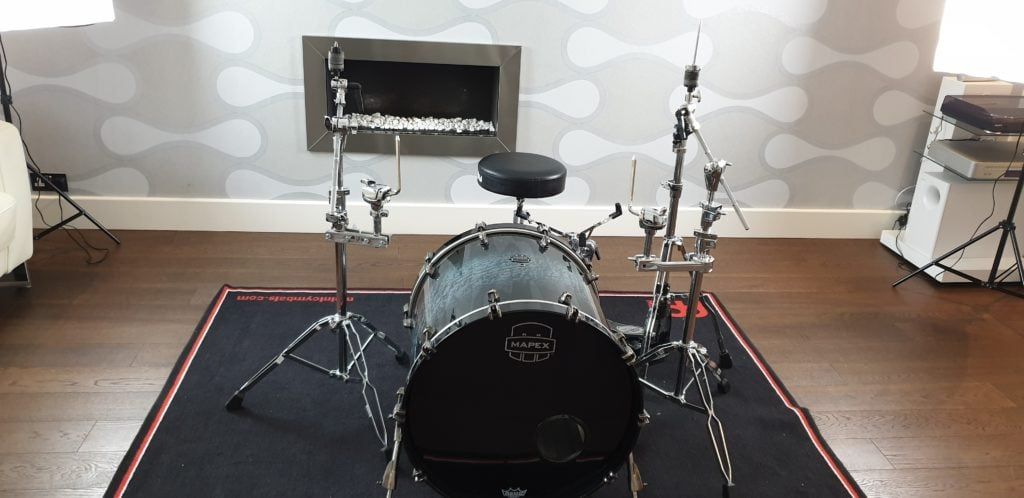 drum set with hardware